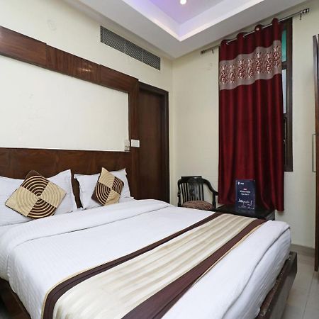 Hotel Guruvas Inn "Vaccinated Staff" Нью-Дели Экстерьер фото