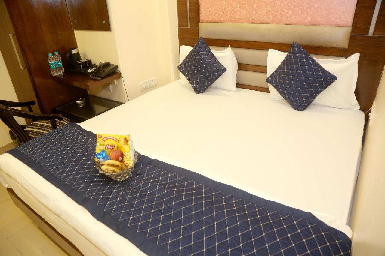 Hotel Guruvas Inn "Vaccinated Staff" Нью-Дели Экстерьер фото