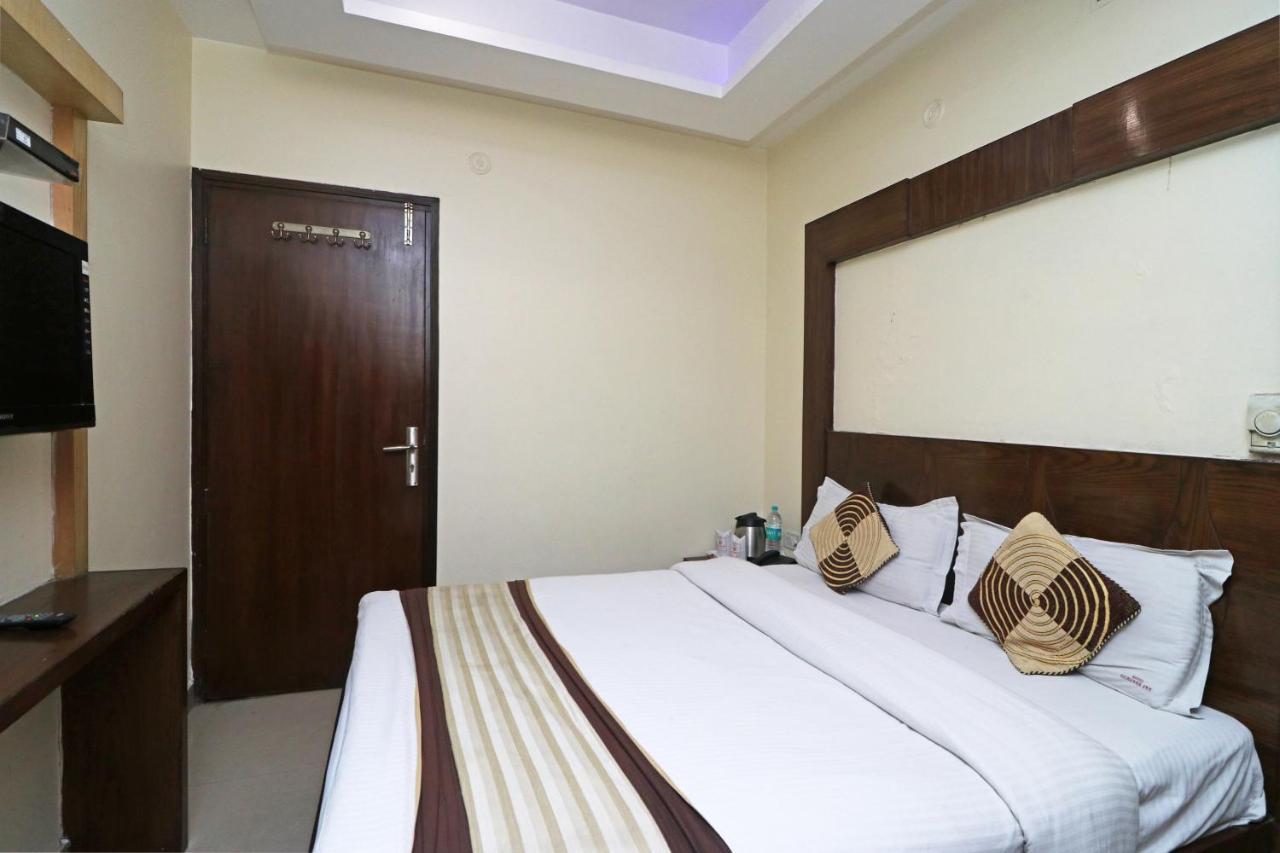 Hotel Guruvas Inn "Vaccinated Staff" Нью-Дели Экстерьер фото