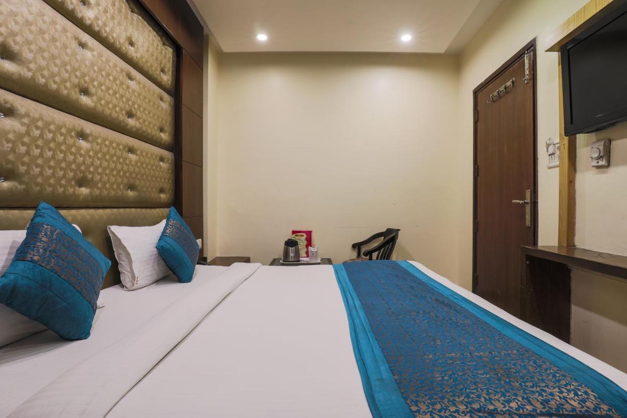 Hotel Guruvas Inn "Vaccinated Staff" Нью-Дели Экстерьер фото