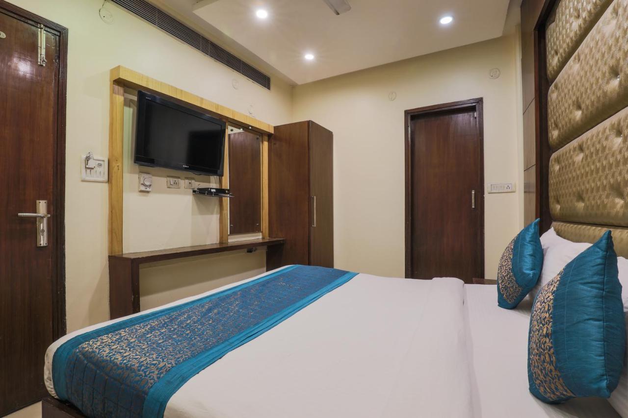 Hotel Guruvas Inn "Vaccinated Staff" Нью-Дели Экстерьер фото